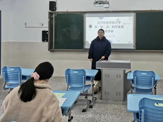 人们在房间里玩体感游戏&#xA;&#xA;中度可信度描述已自动生成