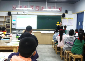 房间里的一群小孩&#xA;&#xA;描述已自动生成