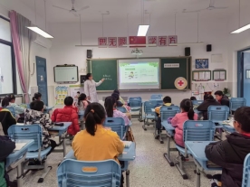 E:\活动日材料上报\2024-2025下学期\思学街小学第10个全国近视防控宣传教育月活动\近视防控知识进课堂4.jpg